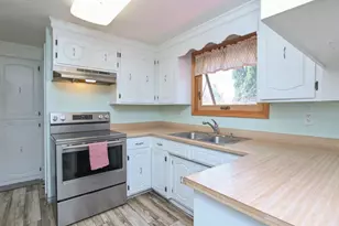 1024 Edgewood Dr, Green Bay, WI 54311 - Photo 6