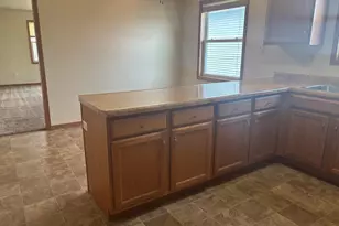 919 Bismarck Ave, Oshkosh, WI 54902 - Photo 4