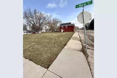 10 E Gruenwald Avenue, Oshkosh, WI 54901 - Photo 1