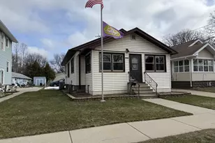 1046 Dousman St, Green Bay, WI 54303 - Photo 2