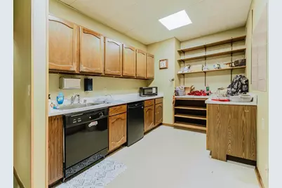 217 Ceape Avenue, Oshkosh, WI 54901 - Photo 8