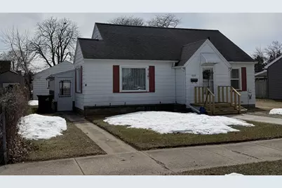 2113 17th Avenue, Menominee, MI 49858 - Photo 2