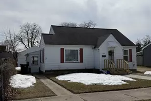 2113 17th Ave, Menominee, MI 49858 - Photo 2