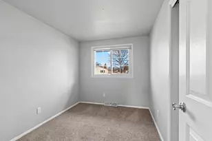 1914 Lilac Ln, Green Bay, WI 54302 - Photo 16