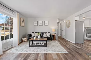 1914 Lilac Ln, Green Bay, WI 54302 - Photo 2