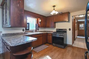 1321 Wiesner St, Green Bay, WI 54304 - Photo 12