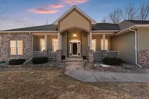 1055 Zacher Dr, Oshkosh, WI 54901 - Photo 1