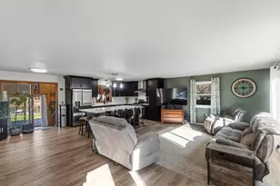 909 Brookwood Ct, Oshkosh, WI 54902 - Photo 8