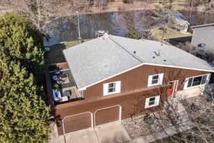 909 Brookwood Ct, Oshkosh, WI 54902 - Photo 2