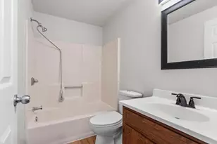 2130 Elm View Dr, Ashwaubenon, WI 54304 - Photo 16