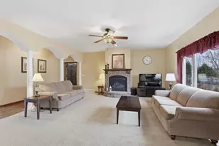 N9005 Blackoak St, Menasha, WI 54952 - Photo 4