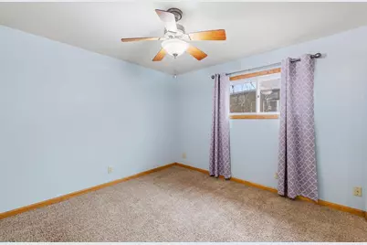 149 W 23rd Avenue, Oshkosh, WI 54902 - Photo 10
