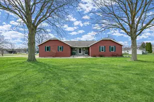 1833 Mac Ct, Green Bay, WI 54311 - Photo 1