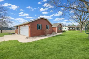 1833 Mac Ct, Green Bay, WI 54311 - Photo 4