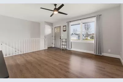 3011 S Pleasant Drive, Holmen, WI 54636 - Photo 4