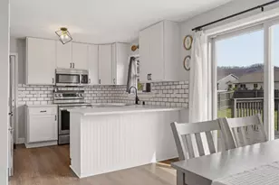 3011 S Pleasant Dr, Holmen, WI 54636 - Photo 8