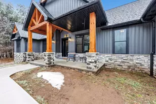 3907 Trappers Bend Ct, Green Bay, WI 54313 - Photo 2