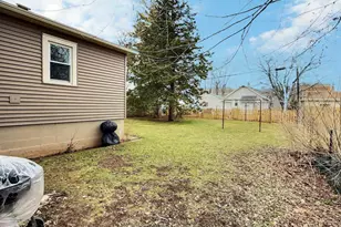 1143 Van Buren Ave, Oshkosh, WI 54902 - Photo 16