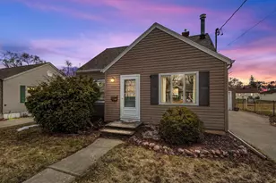 825 15th Ave, Green Bay, WI 54304 - Photo 2