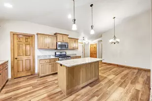 3825 Shore Crest Ln, Green Bay, WI 54311 - Photo 6