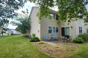 715 Edge Point Ct, De Pere, WI 54115 - Photo 4