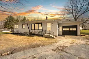 148 N Park St, Markesan, WI 53946 - Photo 2