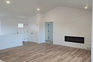 8372 Marlo Ave, Neenah, WI 54956 - Photo 6