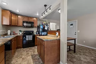 206 E Spring St, New London, WI 54961 - Photo 4