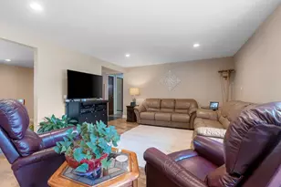 2031 Parkwood Ct, Green Bay, WI 54304 - Photo 14