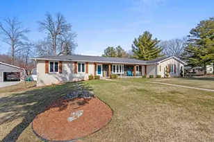 2031 Parkwood Ct, Green Bay, WI 54304 - Photo 2