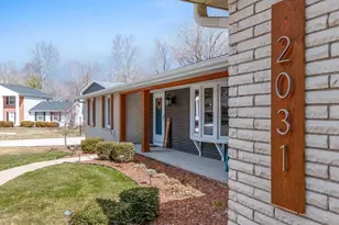 2031 Parkwood Ct, Green Bay, WI 54304 - Photo 4
