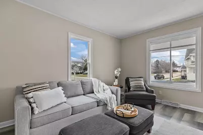 22 E Melvin Avenue, Oshkosh, WI 54901 - Photo 6