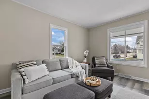 22 E Melvin Ave, Oshkosh, WI 54901 - Photo 6