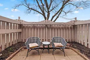 2405 Cedar Ridge Ct, Green Bay, WI 54313 - Photo 8