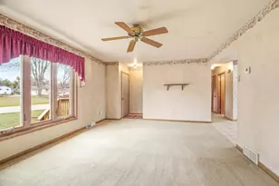 321 Superior St, Omro, WI 54963 - Photo 4