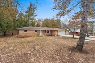 1023 Laverne Dr, Green Bay, WI 54311 - Photo 6