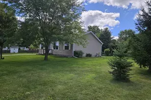 145 Blaine St, Iola, WI 54945 - Photo 4