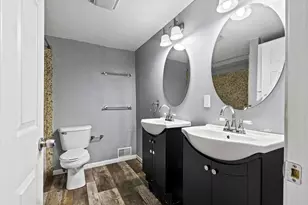 1204 E Park Hills Dr, Appleton, WI 54915 - Photo 36