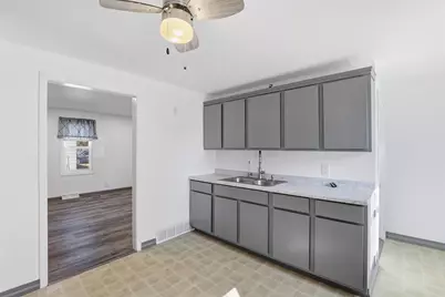 1001 W Grant Street, Appleton, WI 54914 - Photo 4