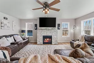 1221 Velsen Rd, Green Bay, WI 54313 - Photo 8