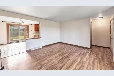 2121 Rose Frances Court, Green Bay, WI 54311 - Photo 6