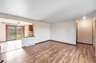 2121 Rose Frances Ct, Green Bay, WI 54311 - Photo 6