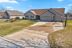 1979 Kettle Creek Dr, De Pere, WI 54115 - Photo 70