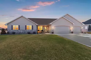 1979 Kettle Creek Dr, De Pere, WI 54115 - Photo 2