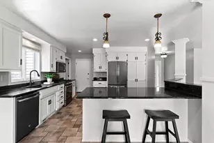 2763 S Memorial Dr, Green Bay, WI 54313 - Photo 10