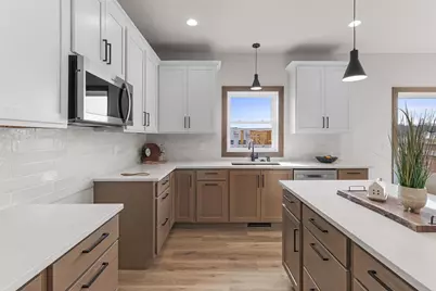 8347 Marlo Avenue, Neenah, WI 54956 - Photo 4