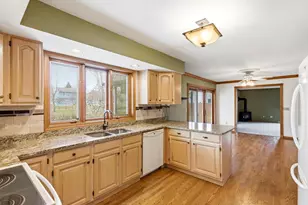 2415 Parkside Dr, Oshkosh, WI 54901 - Photo 14