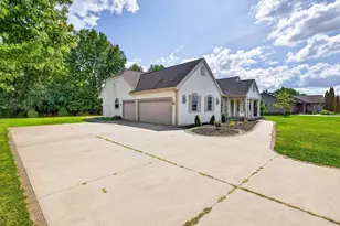4424 Harbor Village Dr, Omro, WI 54963 - Photo 54