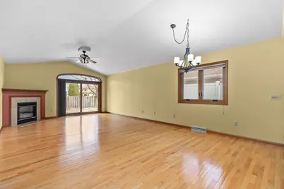 1274 W 18th Avenue, Oshkosh, WI 54904 - Photo 12