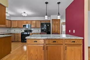 1274 W 18th Ave, Oshkosh, WI 54904 - Photo 8